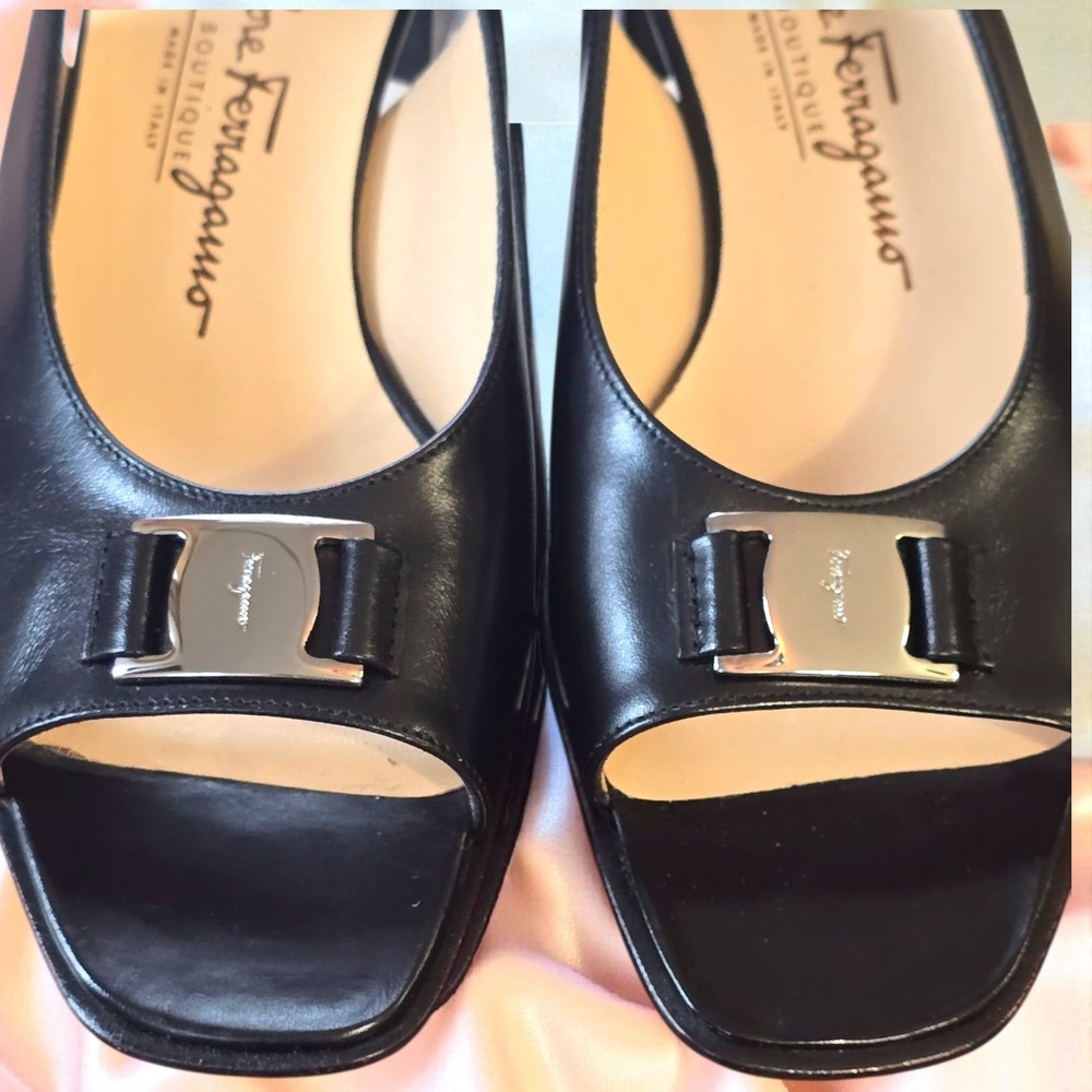 Vintage Salvatore Ferragamo "Renata" Slingback Pumps 7 AA Black Calfskin Vara...